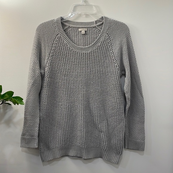 Light grey knit sweater. Medium